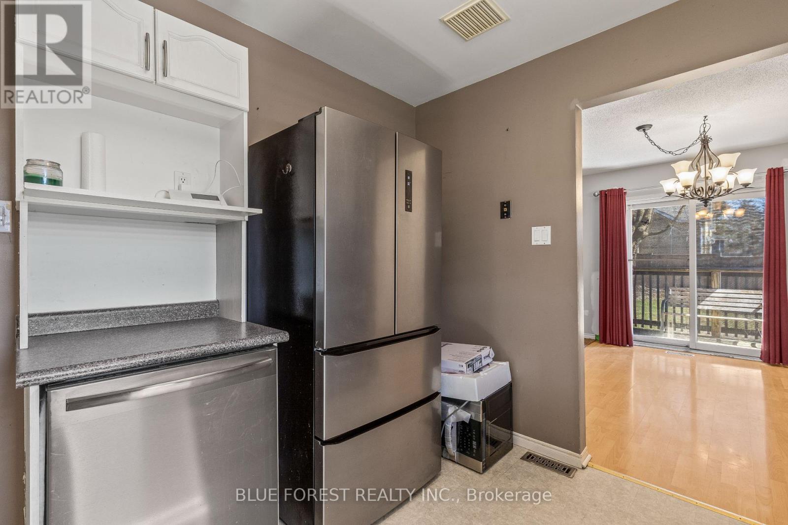 260 Oak Street, Lucan Biddulph, Ontario  N0M 2J0 - Photo 7 - X12934010