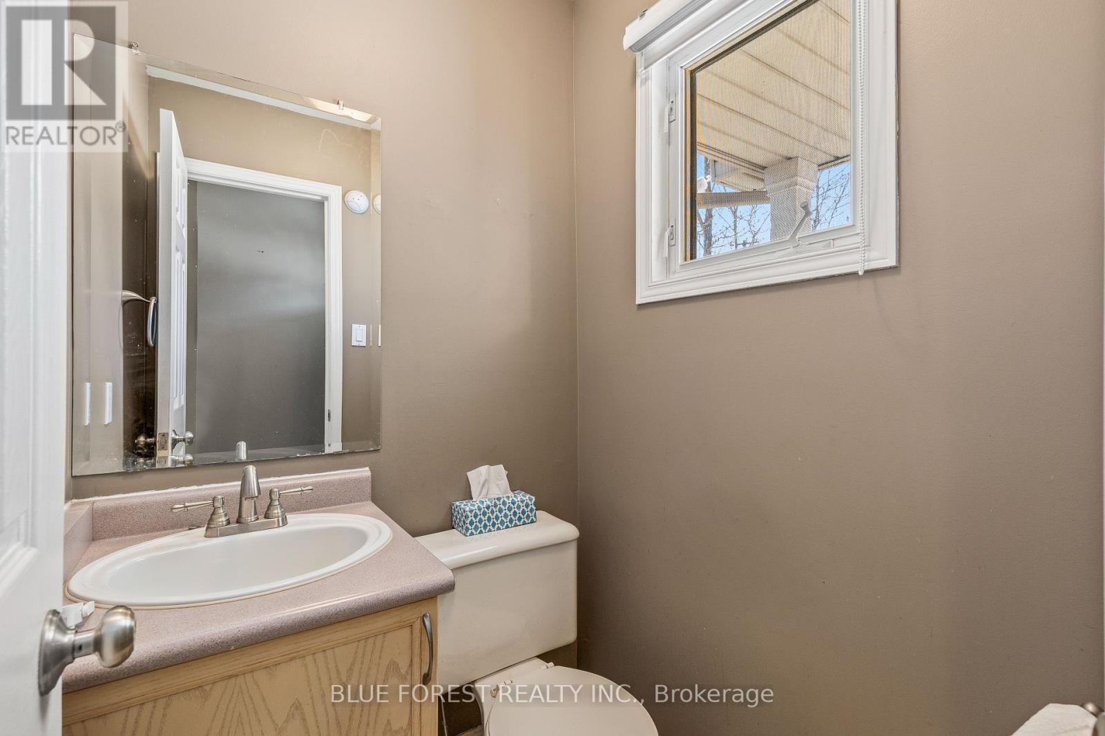 260 Oak Street, Lucan Biddulph, Ontario  N0M 2J0 - Photo 8 - X12934010