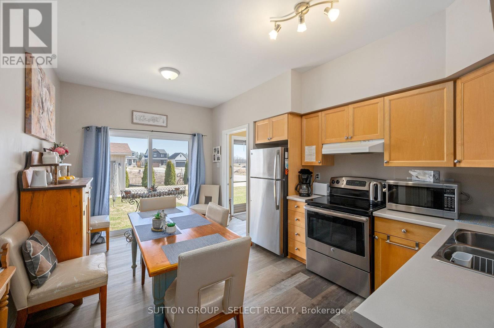 32 Robin Street, North Middlesex, Ontario  N0M 1A0 - Photo 12 - X12934040