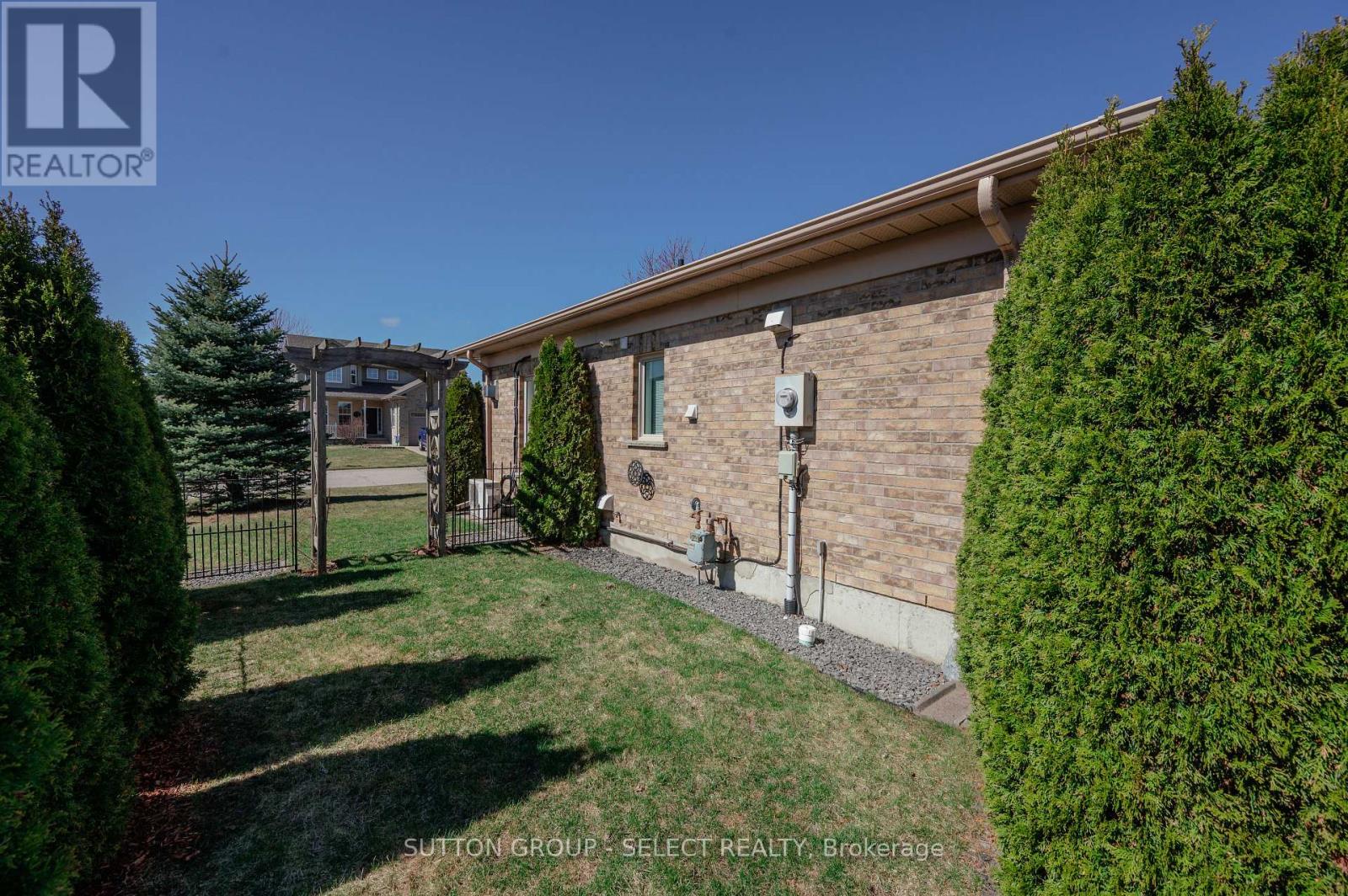 32 Robin Street, North Middlesex, Ontario  N0M 1A0 - Photo 20 - X12934040