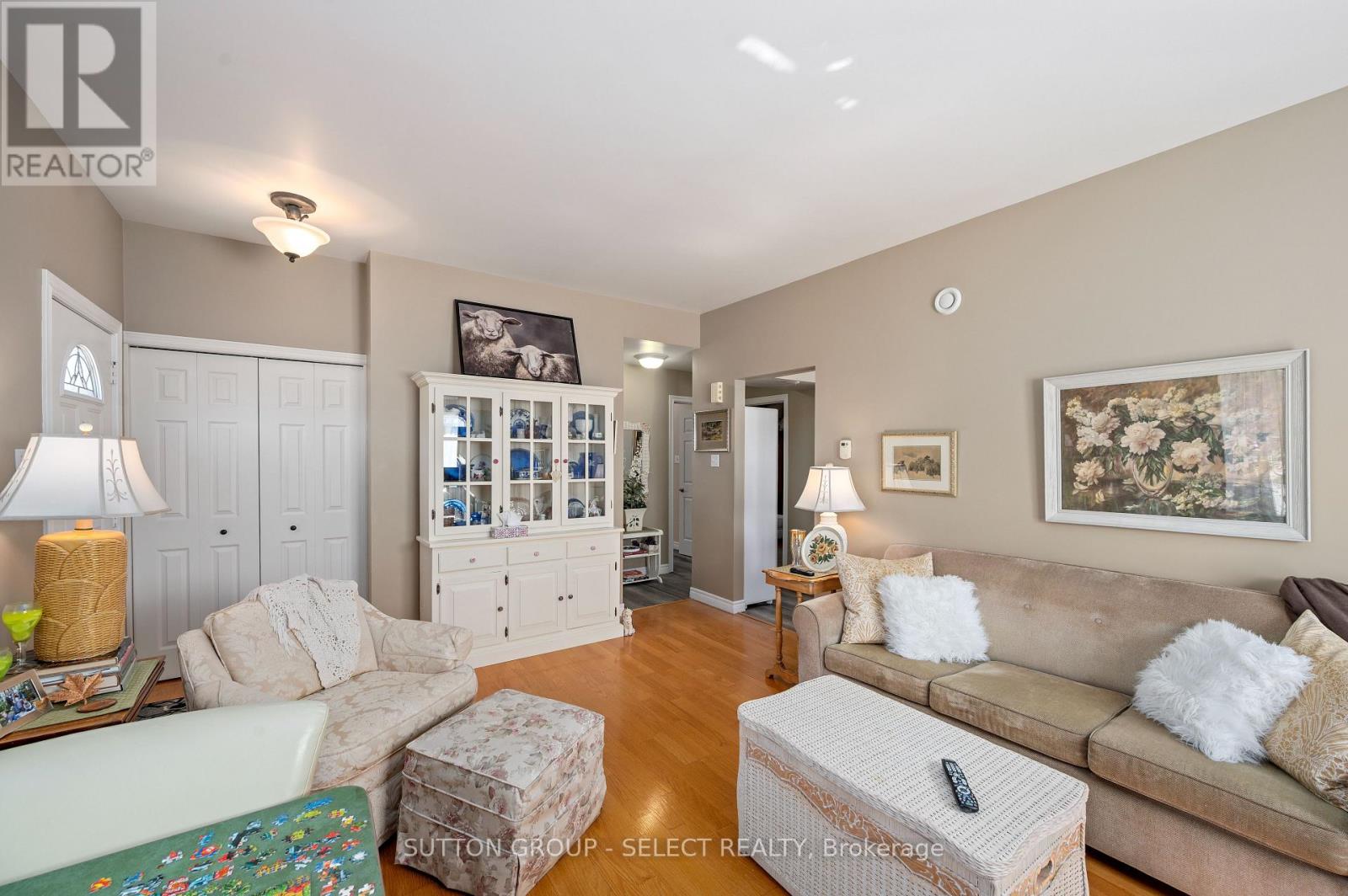 32 Robin Street, North Middlesex, Ontario  N0M 1A0 - Photo 6 - X12934040