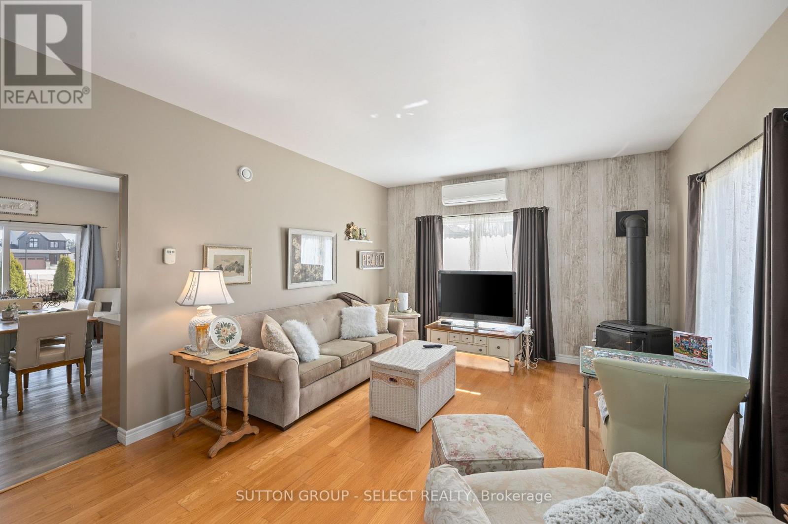 32 Robin Street, North Middlesex, Ontario  N0M 1A0 - Photo 7 - X12934040