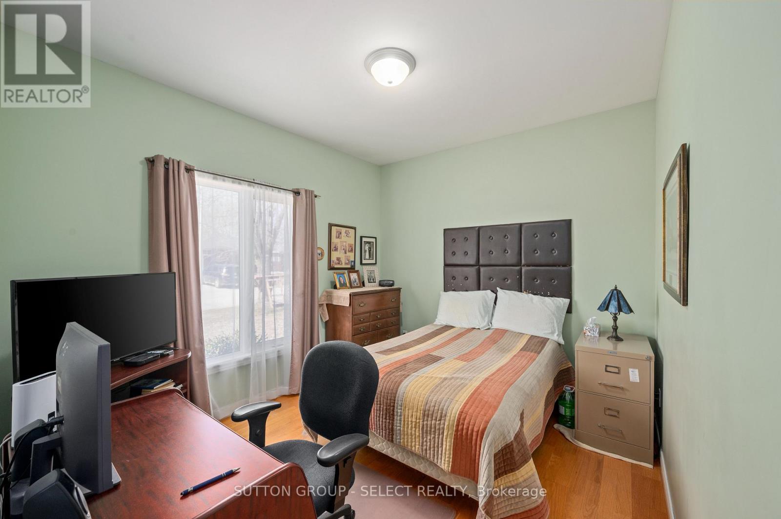 32 Robin Street, North Middlesex, Ontario  N0M 1A0 - Photo 8 - X12934040