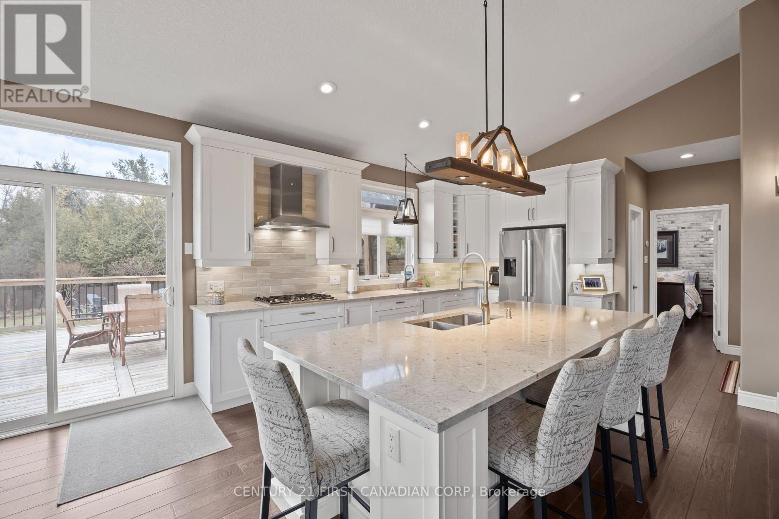 10159 Meadowlilly Crescent, Lambton Shores, Ontario  N0M 1T0 - Photo 12 - X12934062