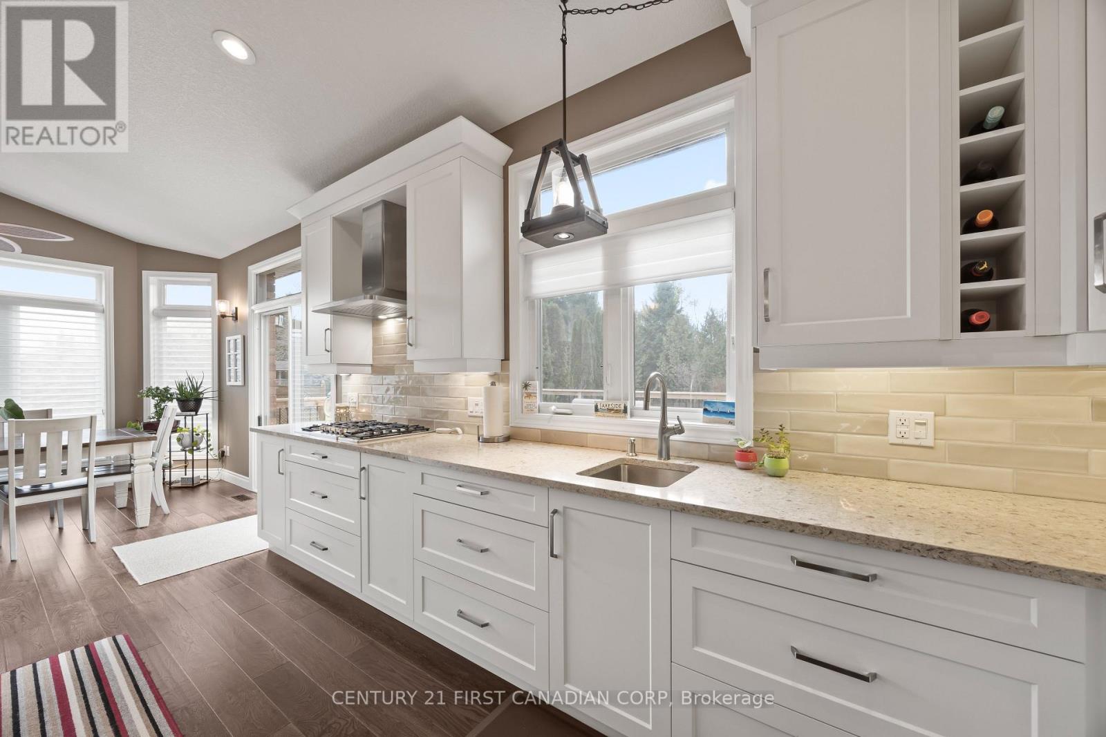 10159 Meadowlilly Crescent, Lambton Shores, Ontario  N0M 1T0 - Photo 14 - X12934062