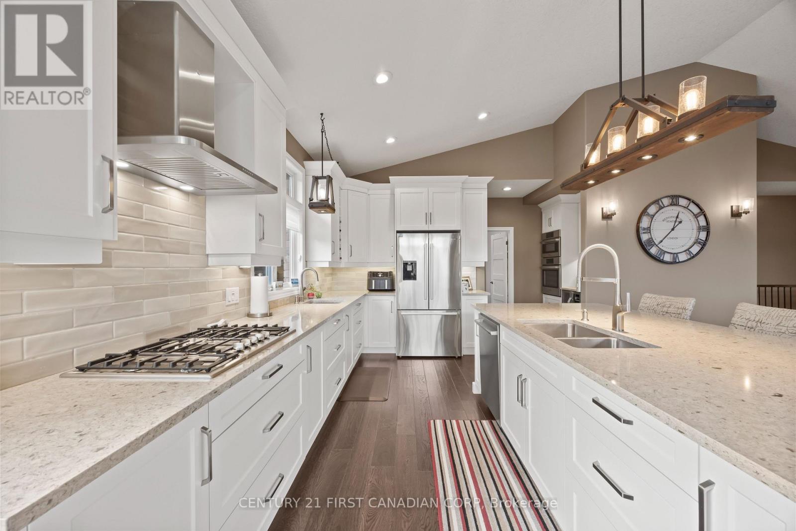 10159 Meadowlilly Crescent, Lambton Shores, Ontario  N0M 1T0 - Photo 15 - X12934062