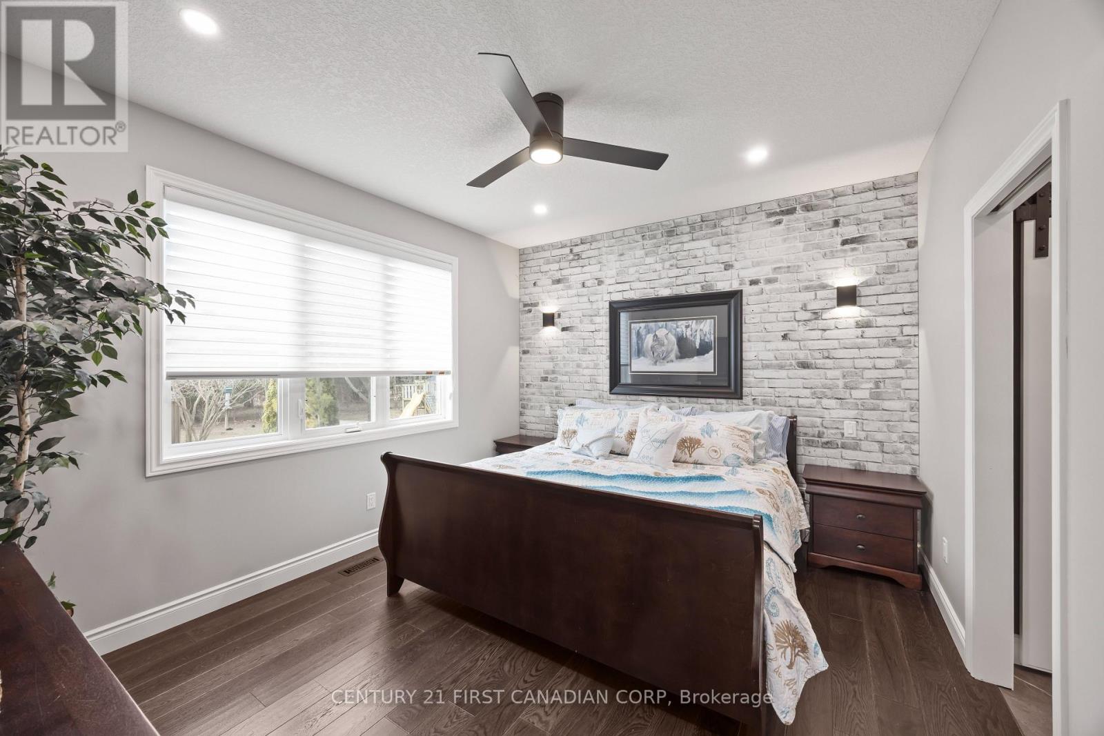 10159 Meadowlilly Crescent, Lambton Shores, Ontario  N0M 1T0 - Photo 20 - X12934062