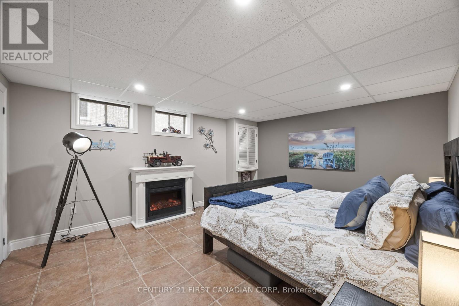 10159 Meadowlilly Crescent, Lambton Shores, Ontario  N0M 1T0 - Photo 31 - X12934062