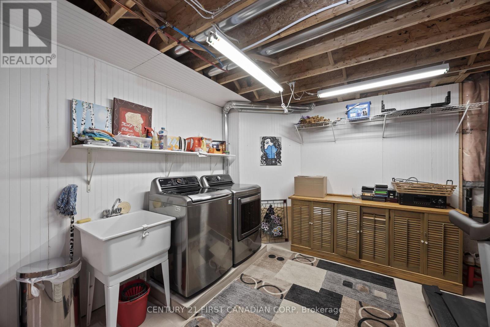 10159 Meadowlilly Crescent, Lambton Shores, Ontario  N0M 1T0 - Photo 35 - X12934062