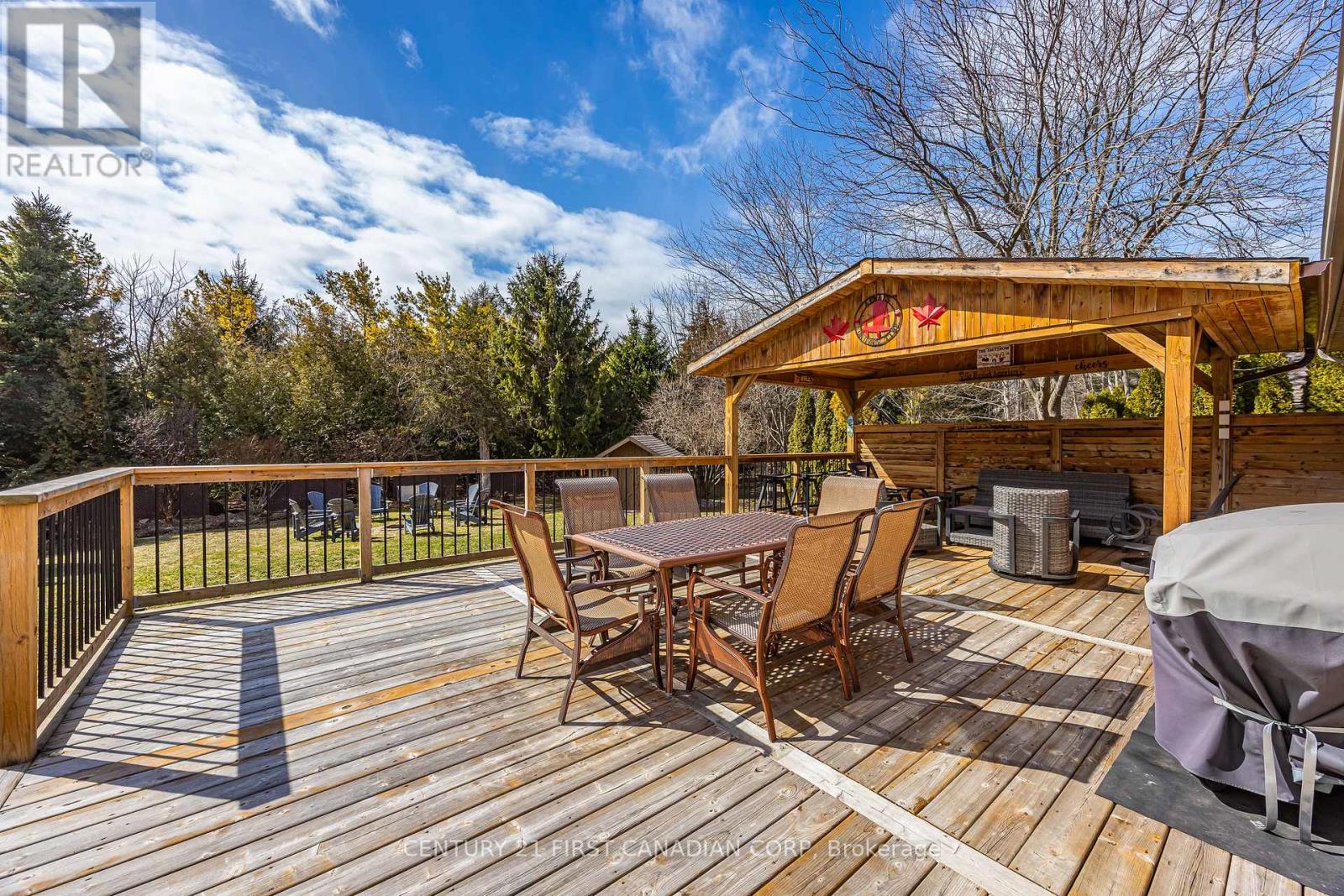 10159 Meadowlilly Crescent, Lambton Shores, Ontario  N0M 1T0 - Photo 38 - X12934062