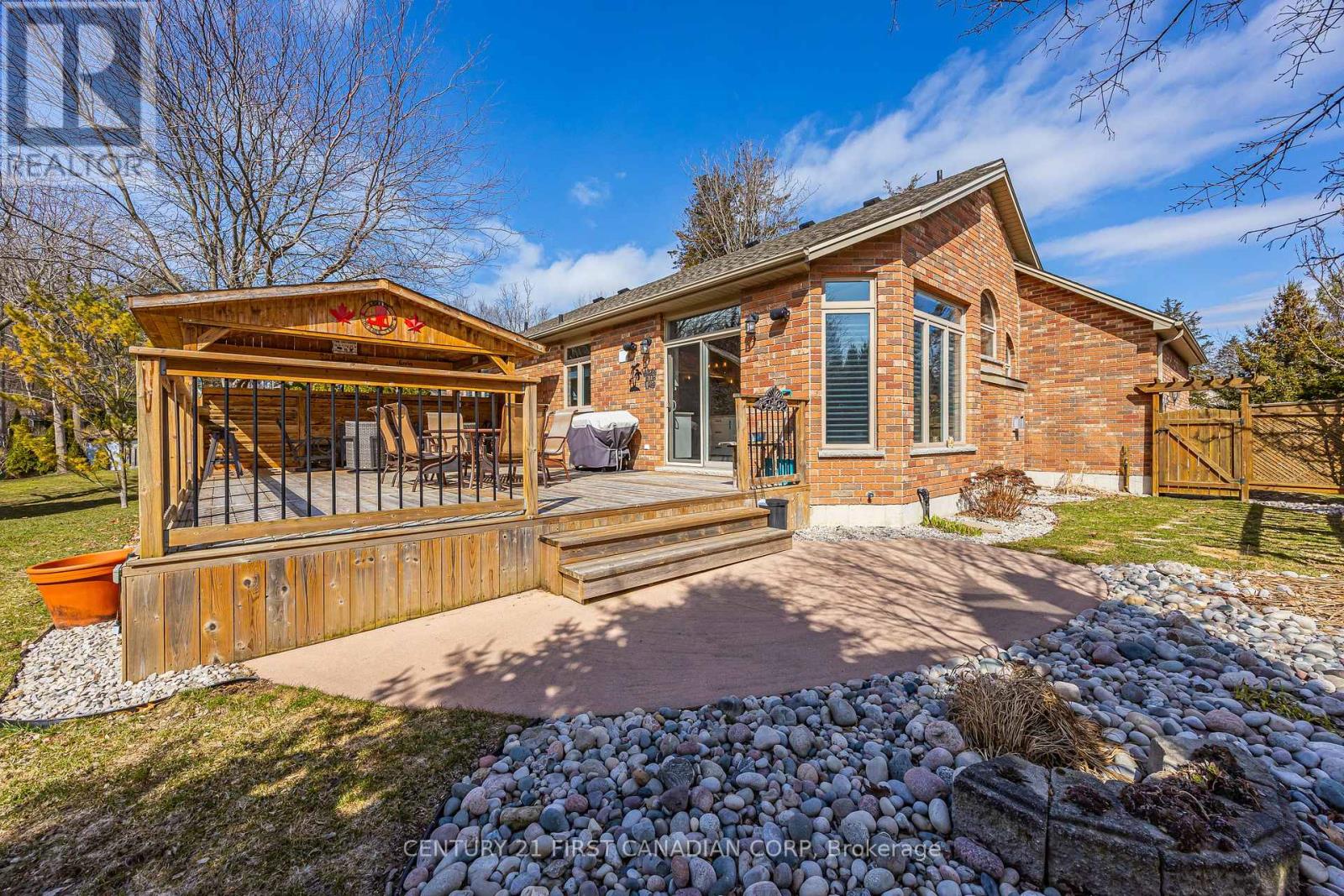 10159 Meadowlilly Crescent, Lambton Shores, Ontario  N0M 1T0 - Photo 40 - X12934062