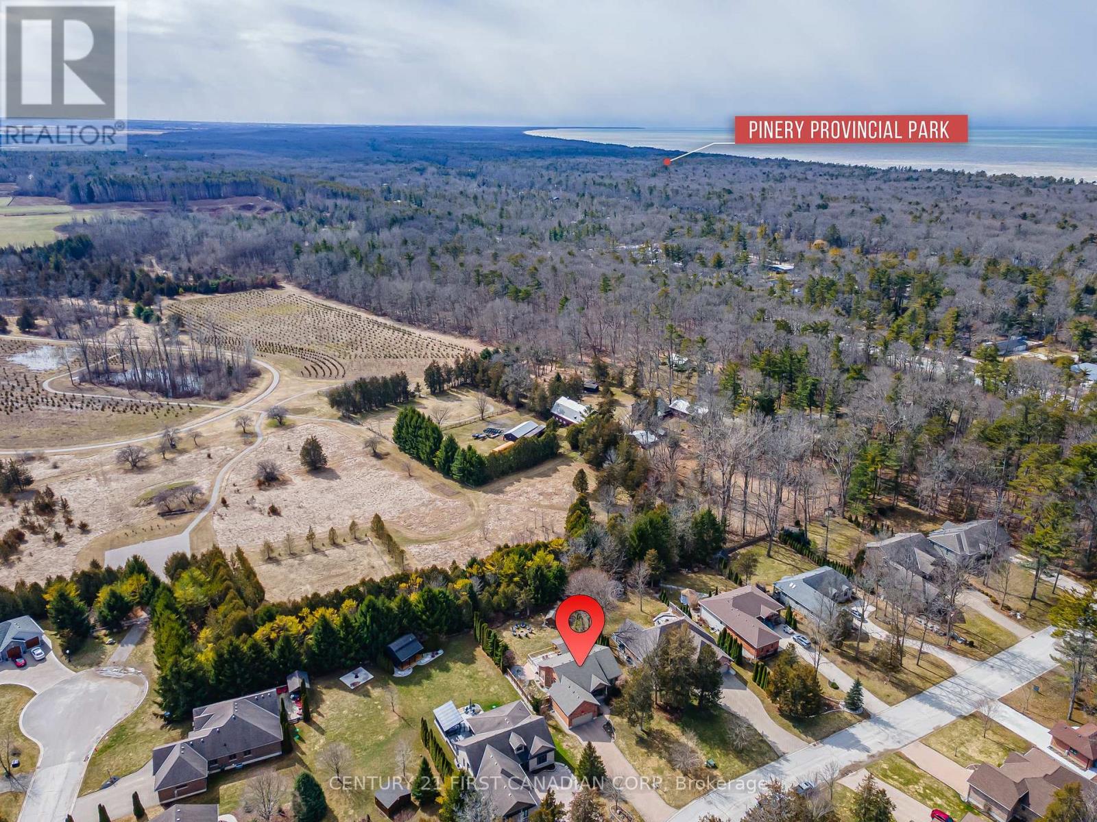 10159 Meadowlilly Crescent, Lambton Shores, Ontario  N0M 1T0 - Photo 47 - X12934062