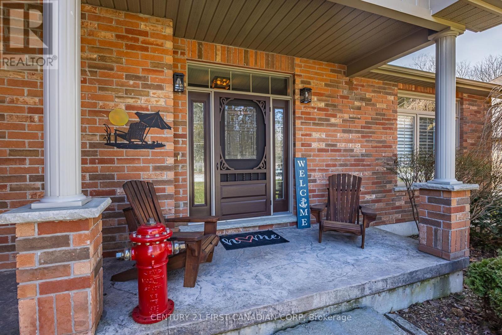 10159 Meadowlilly Crescent, Lambton Shores, Ontario  N0M 1T0 - Photo 5 - X12934062