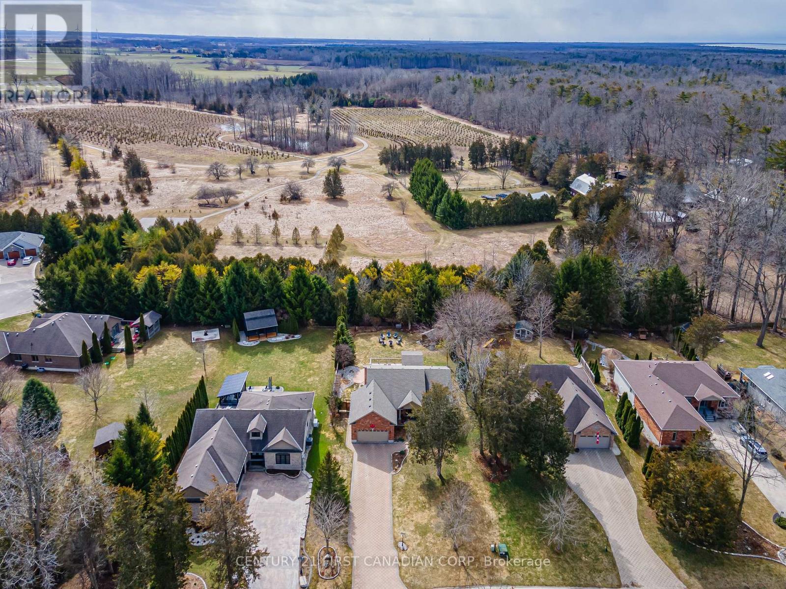 10159 Meadowlilly Crescent, Lambton Shores, Ontario  N0M 1T0 - Photo 6 - X12934062