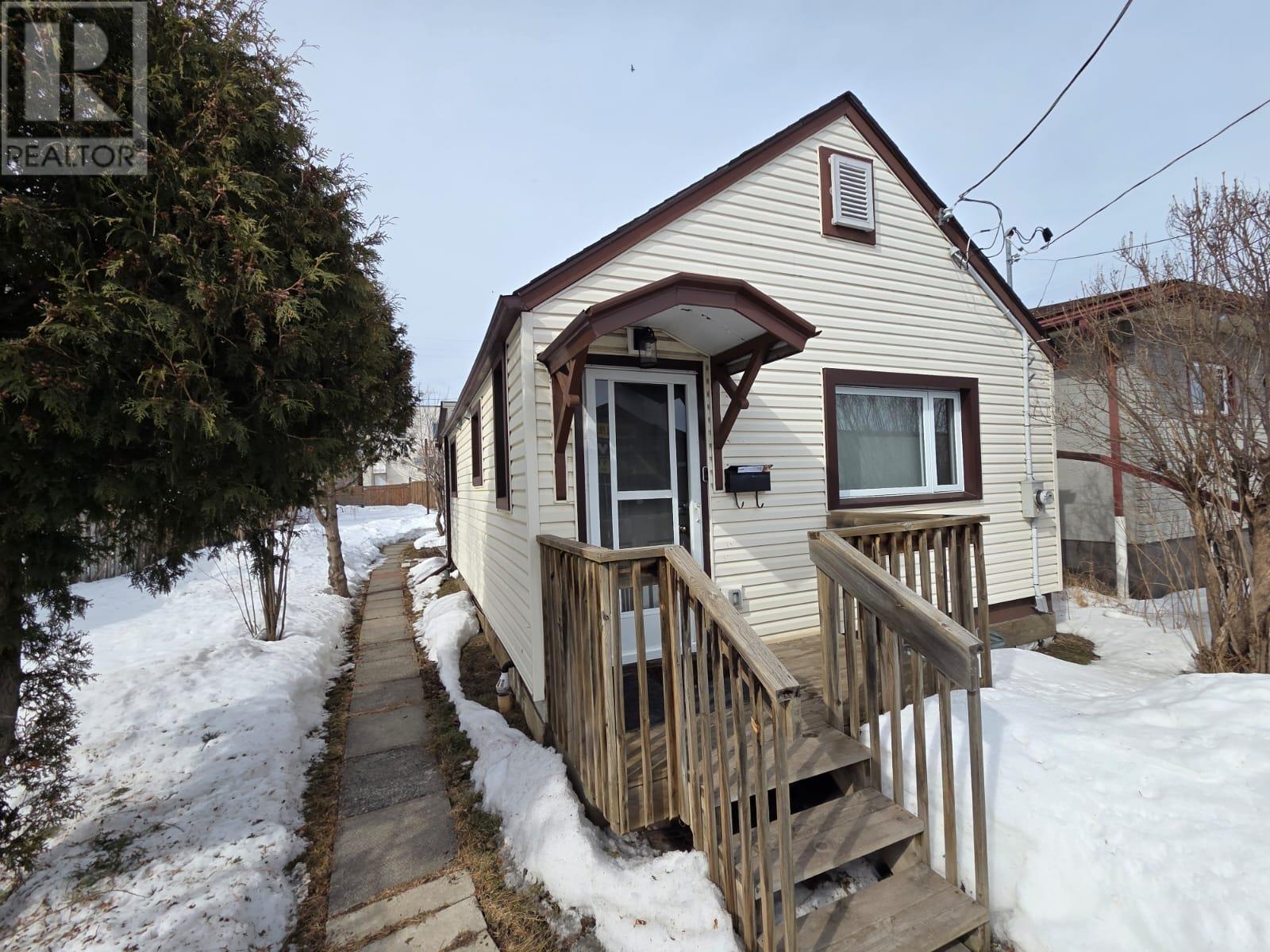 84 Machar Ave, Thunder Bay, Ontario  P7B 2Y6 - Photo 2 - TB2600438