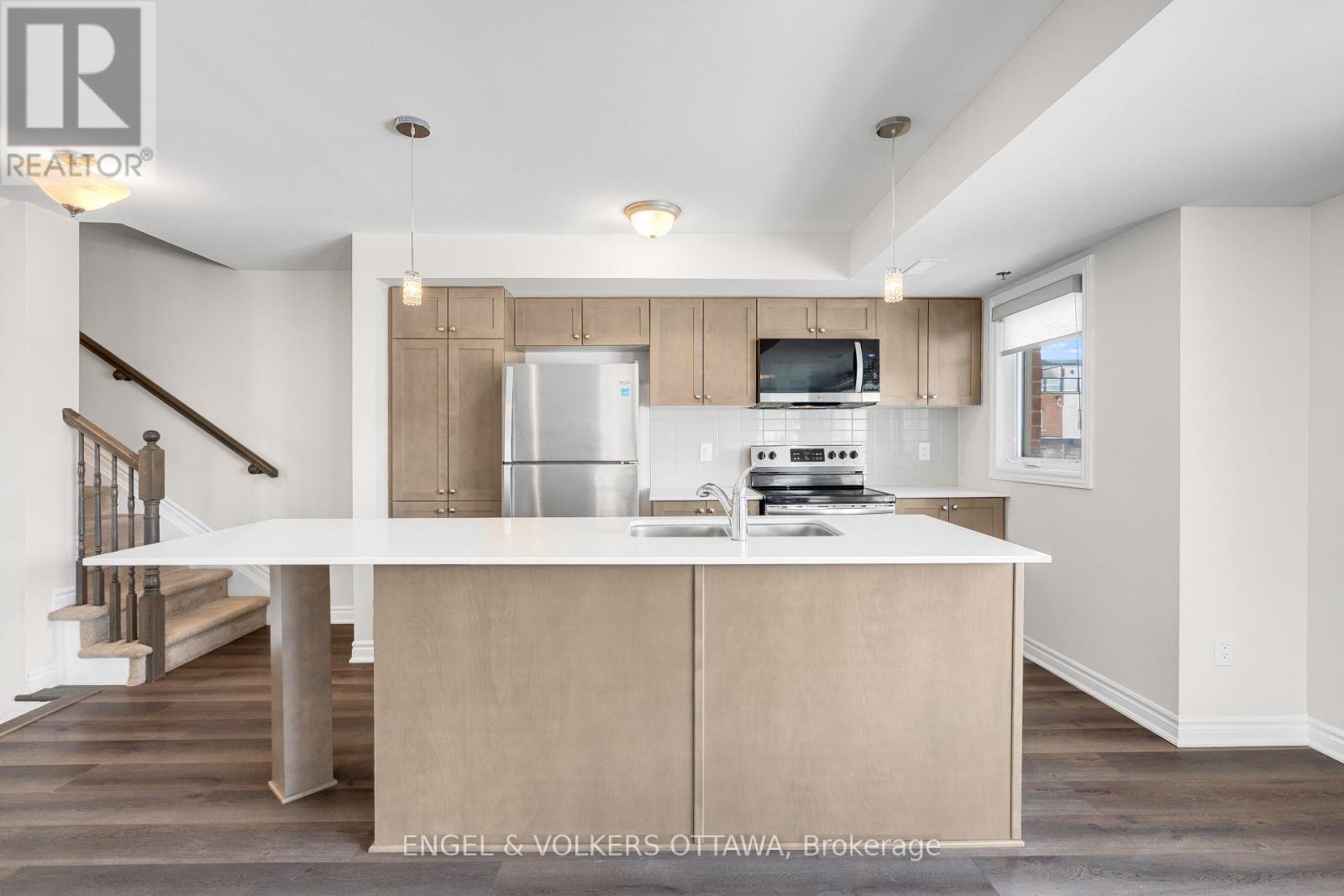 571 Ozawa Private, Ottawa, Ontario  K1K 4Z9 - Photo 12 - X12934032