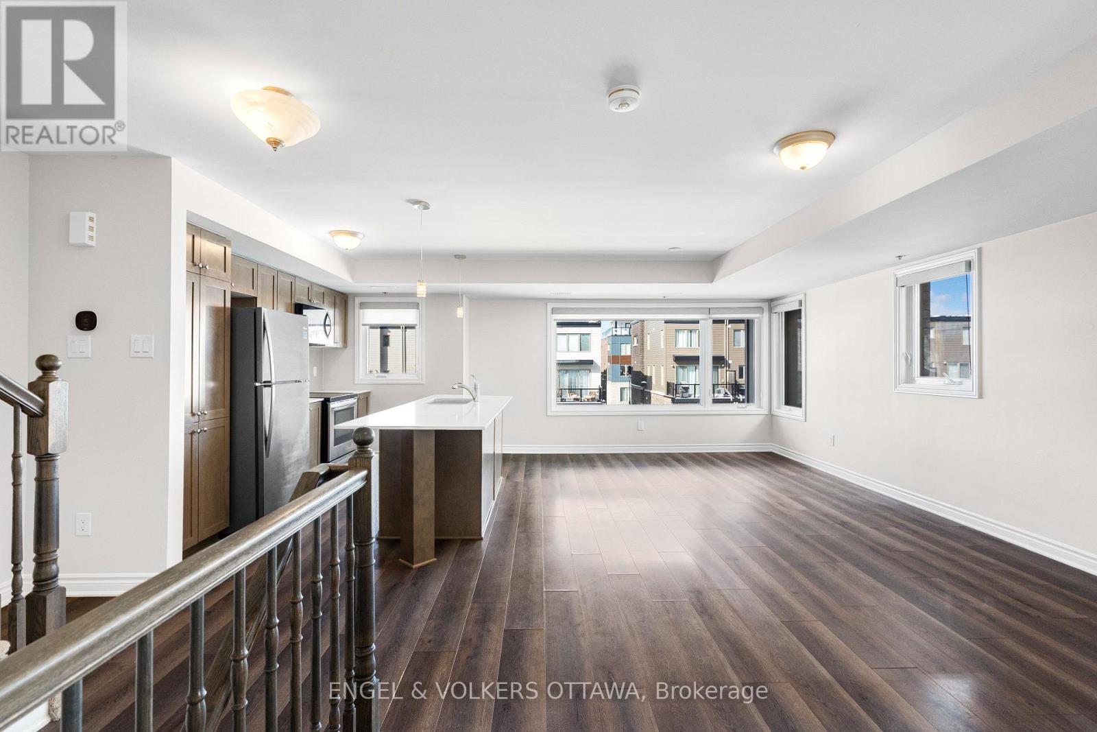 571 Ozawa Private, Ottawa, Ontario  K1K 4Z9 - Photo 4 - X12934032