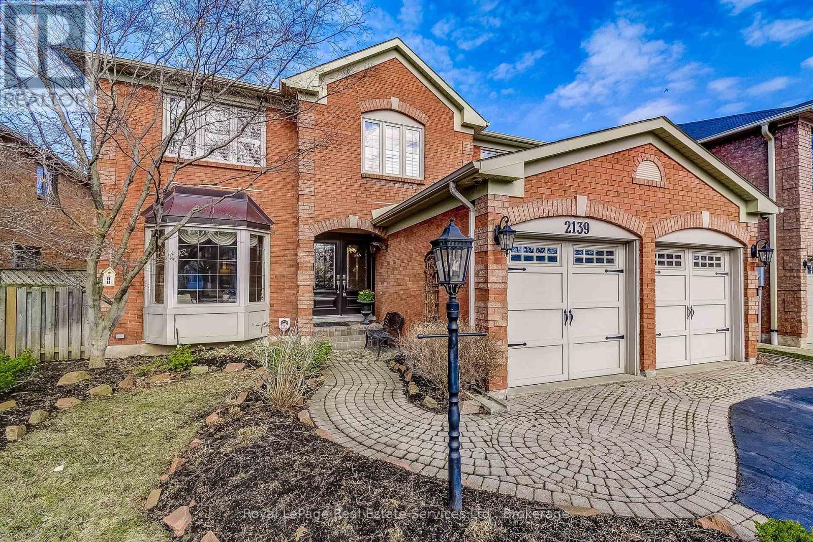 2139 Brays Lane, Oakville, Ontario  L6M 2T2 - Photo 2 - W12934058