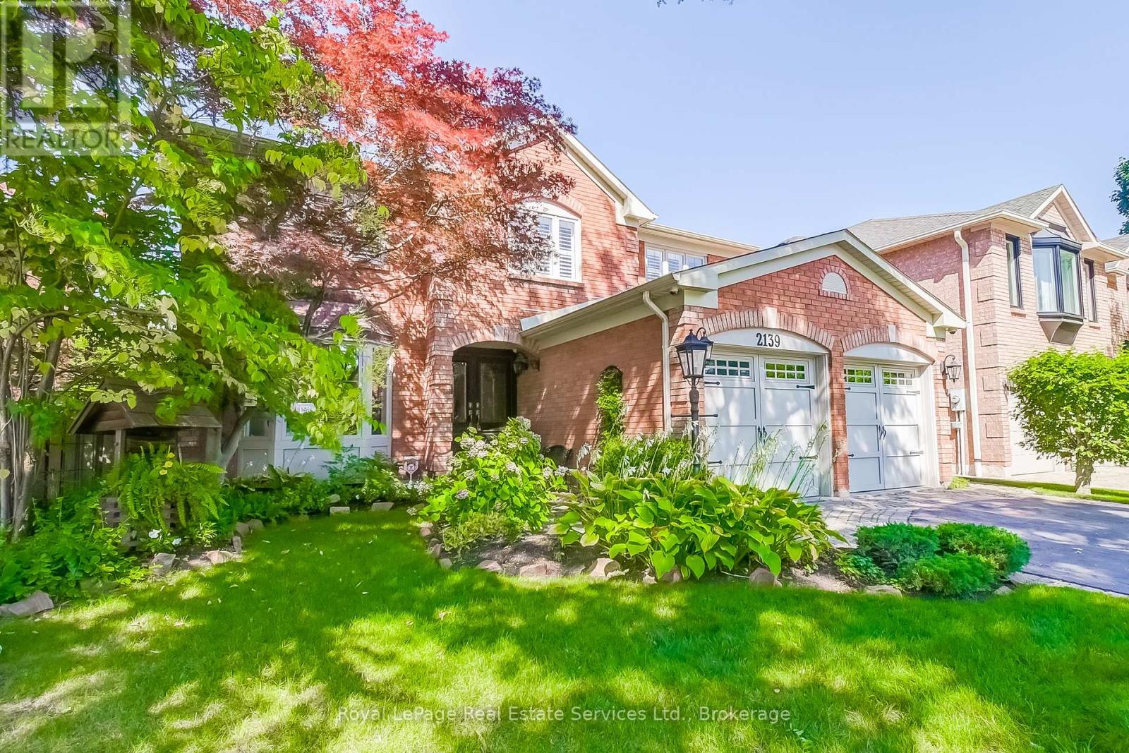 2139 Brays Lane, Oakville, Ontario  L6M 2T2 - Photo 4 - W12934058