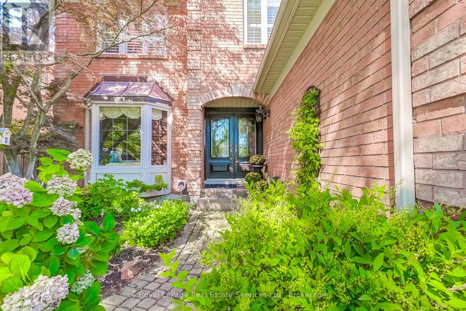 2139 Brays Lane, Oakville, Ontario  L6M 2T2 - Photo 6 - W12934058