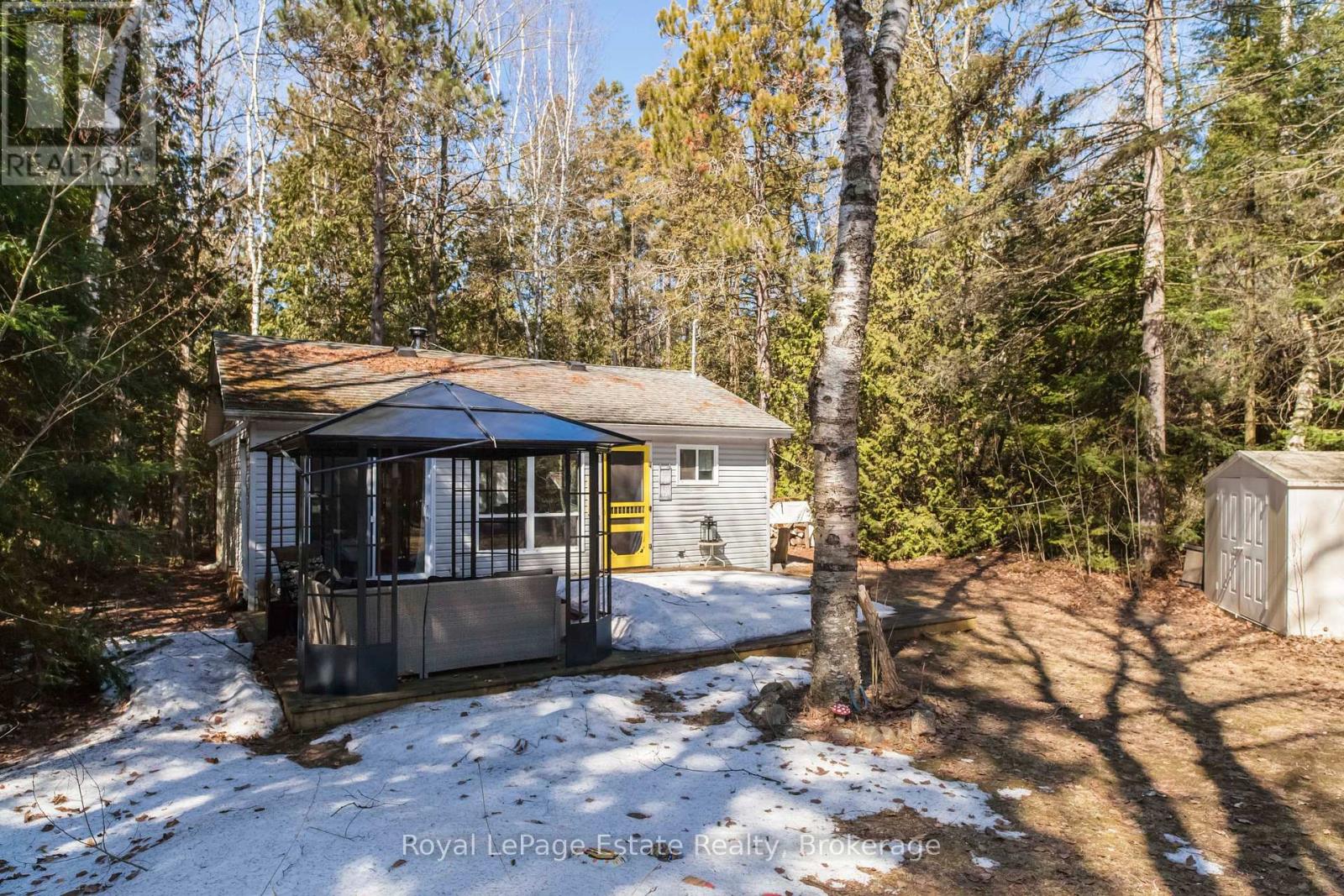 49 Thompson Avenue, Native Leased Lands, Ontario  N0H 2G0 - Photo 5 - X12933980