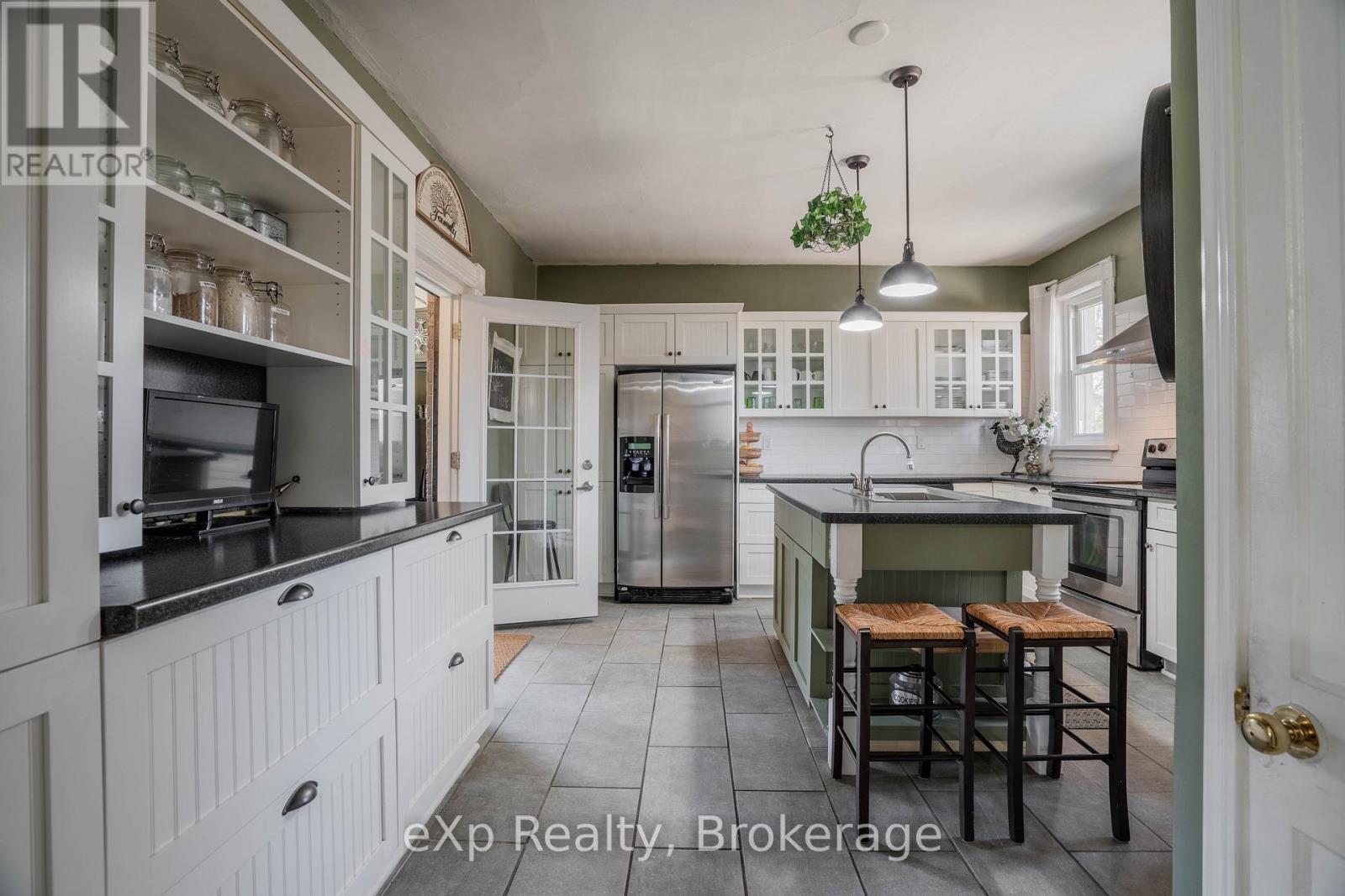 352 Berford Street, South Bruce Peninsula, Ontario N0H 2T0 - Photo 18 - X12934008