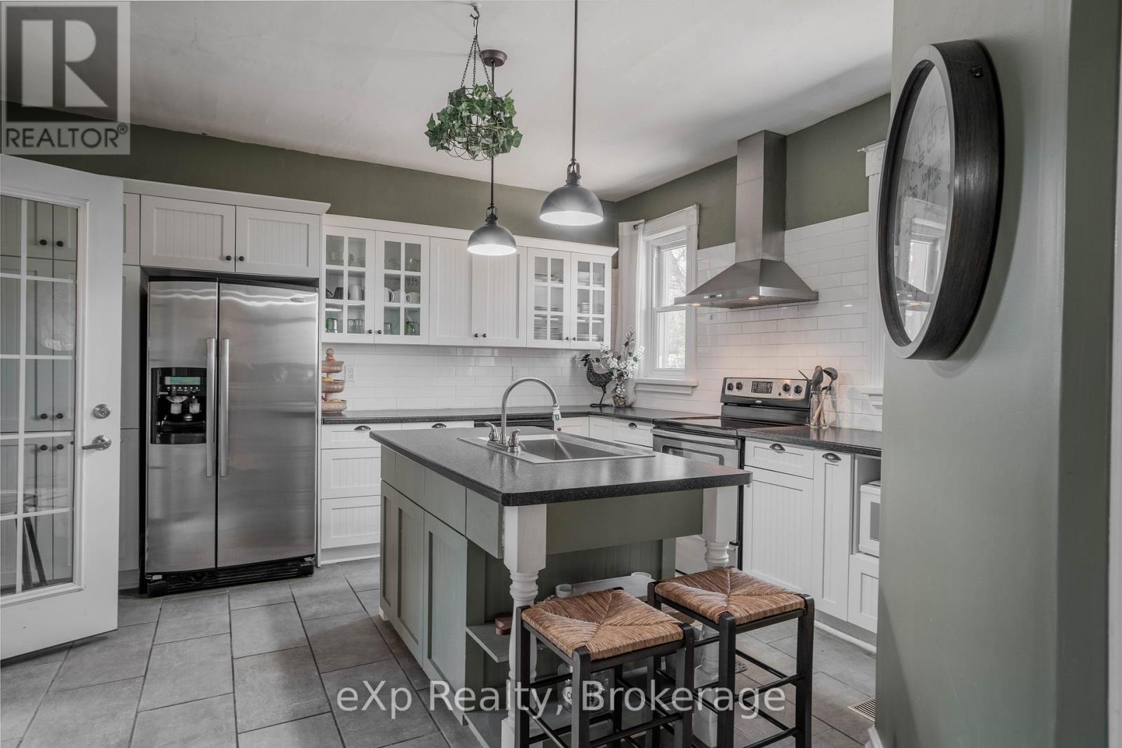 352 Berford Street, South Bruce Peninsula, Ontario N0H 2T0 - Photo 19 - X12934008