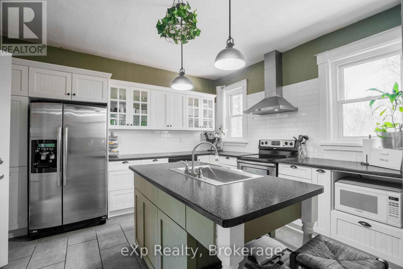 352 Berford Street, South Bruce Peninsula, Ontario N0H 2T0 - Photo 20 - X12934008