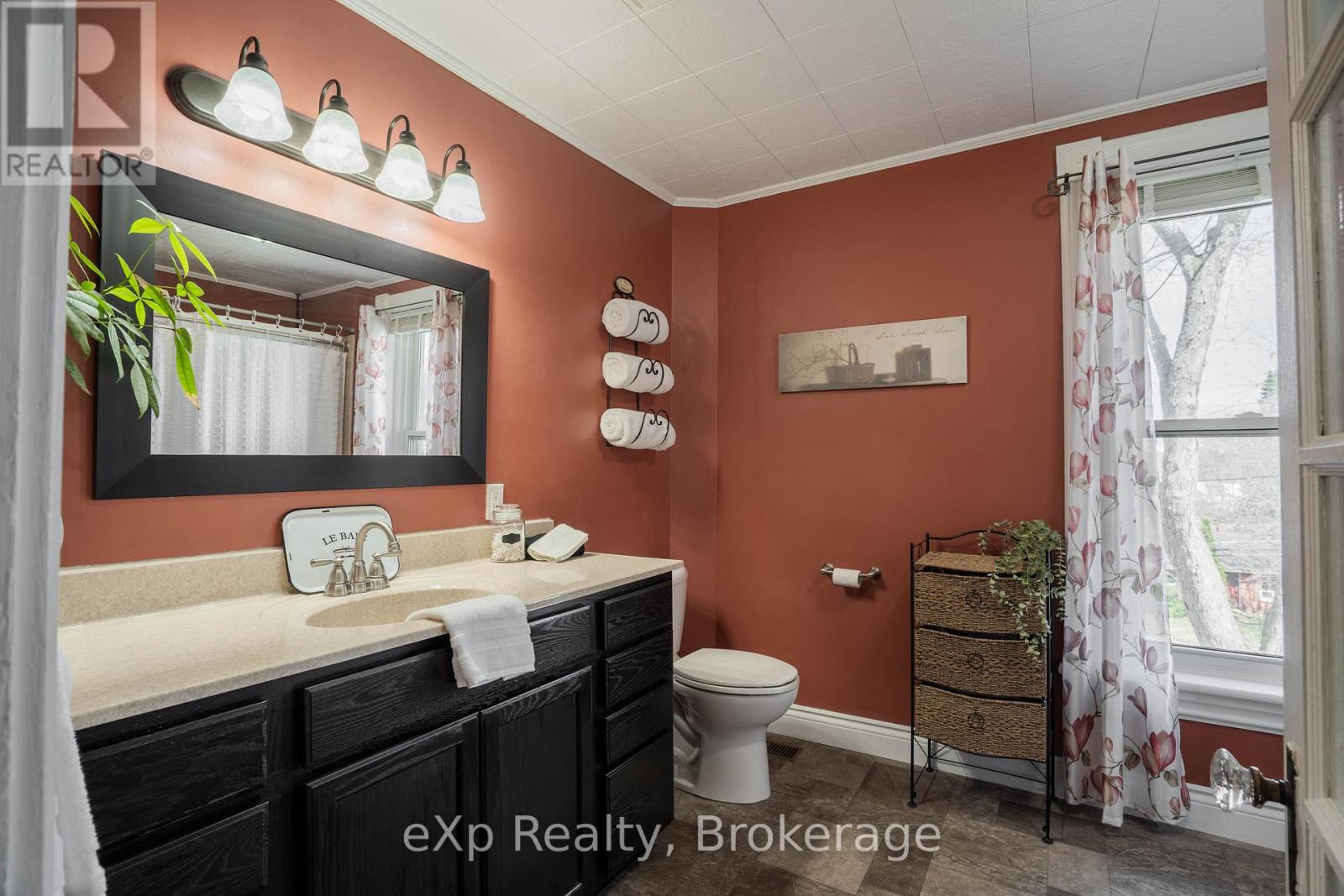 352 Berford Street, South Bruce Peninsula, Ontario N0H 2T0 - Photo 27 - X12934008