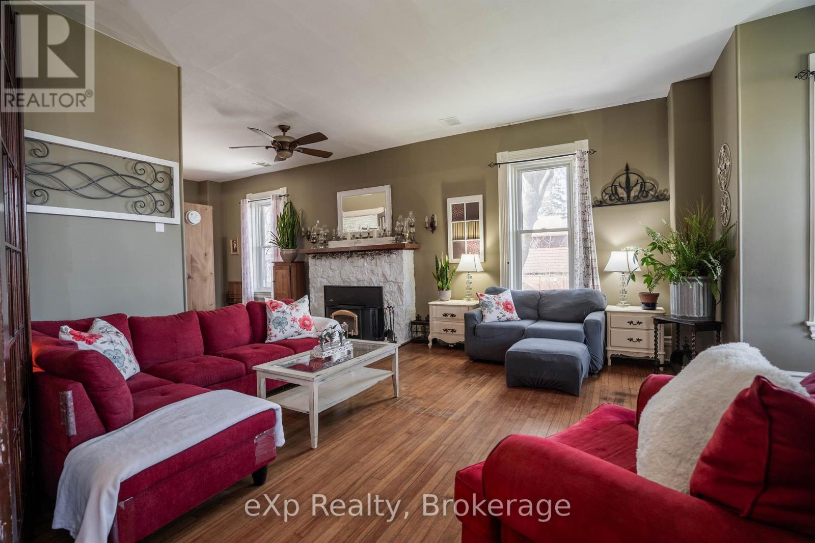 352 Berford Street, South Bruce Peninsula, Ontario N0H 2T0 - Photo 5 - X12934008