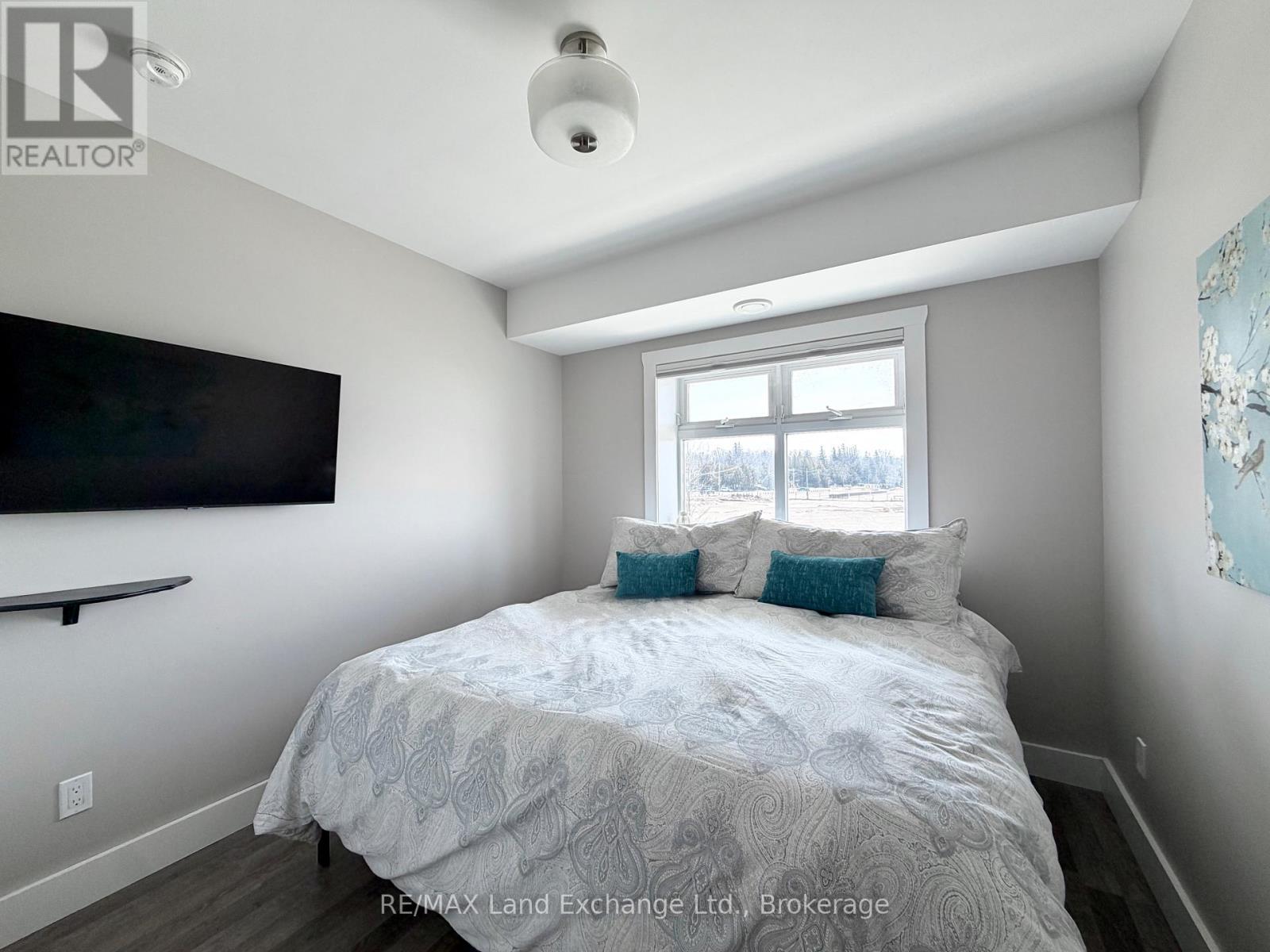 203 - 137 Elgin Street, Saugeen Shores, Ontario  N0H 2C6 - Photo 11 - X12934044