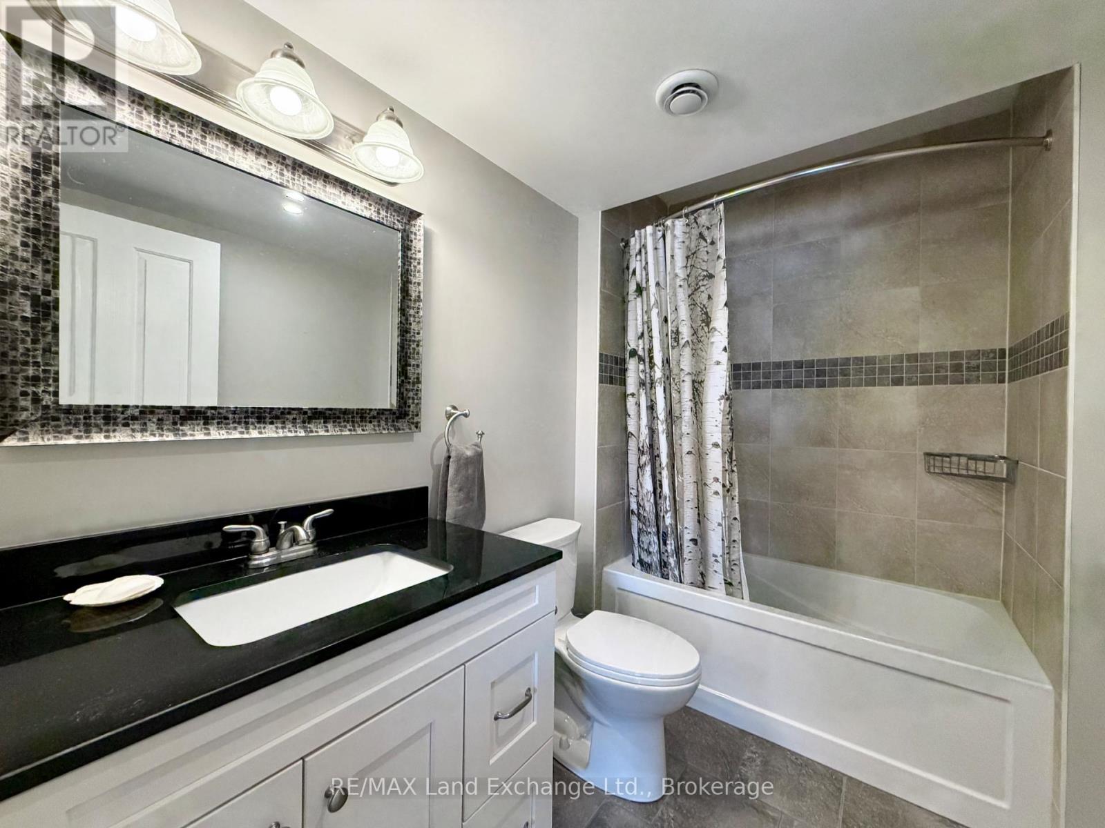 203 - 137 Elgin Street, Saugeen Shores, Ontario  N0H 2C6 - Photo 12 - X12934044