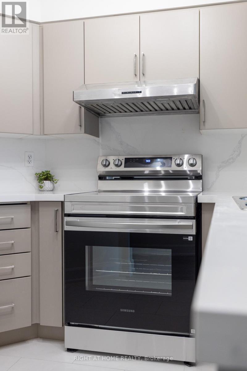 1103 - 750 Bay Street, Toronto, Ontario M5G 1N6 - Photo 10 - C12933978