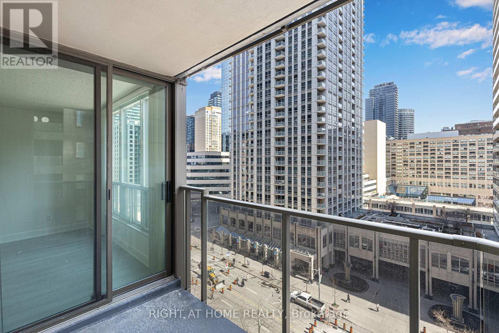 1103 - 750 Bay Street, Toronto, Ontario M5G 1N6 - Photo 11 - C12933978