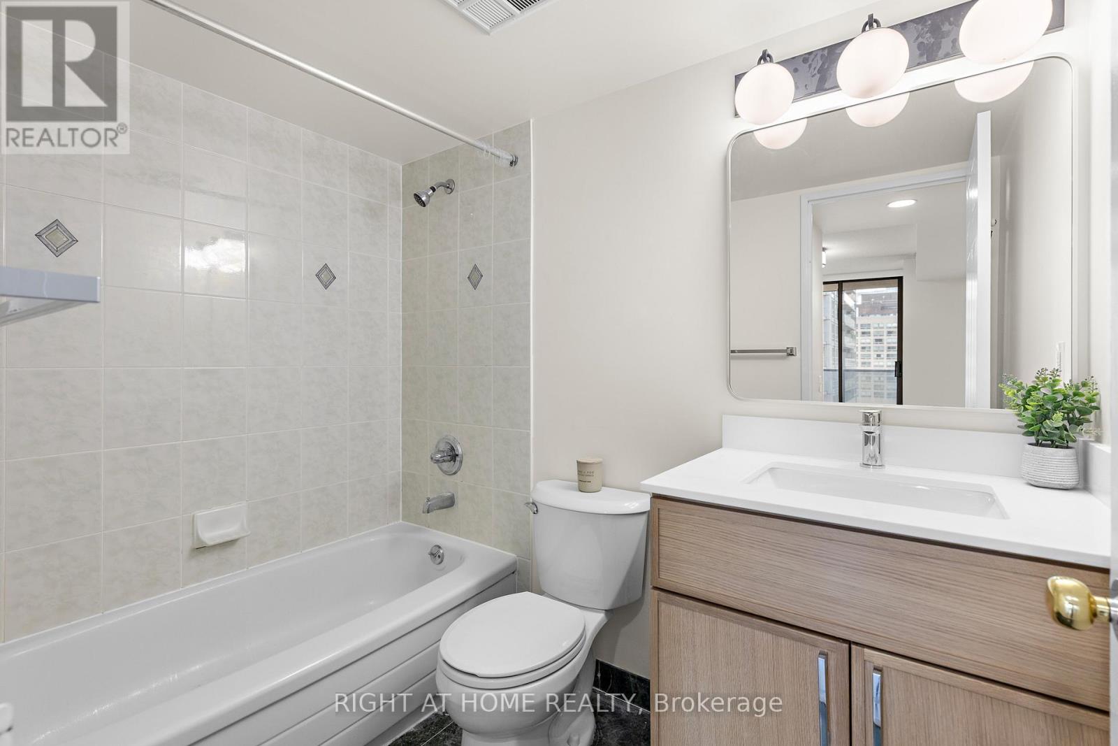 1103 - 750 Bay Street, Toronto, Ontario M5G 1N6 - Photo 16 - C12933978