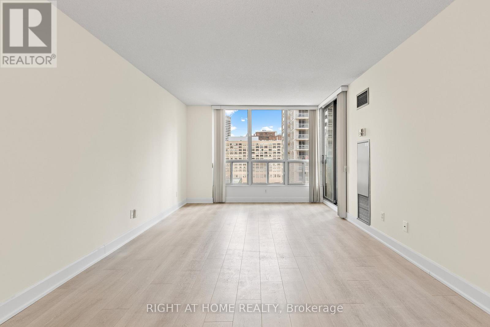 1103 - 750 Bay Street, Toronto, Ontario M5G 1N6 - Photo 3 - C12933978