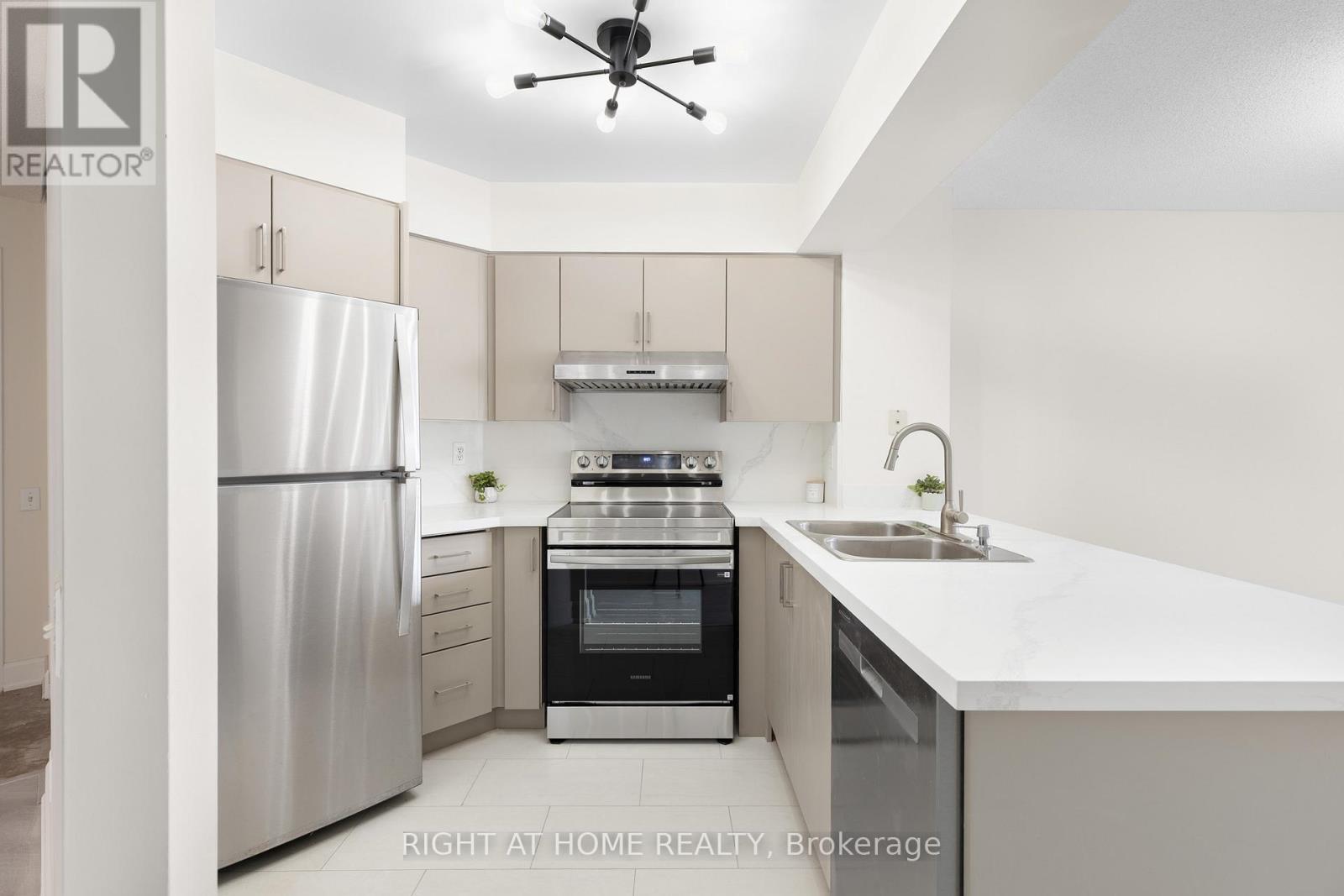 1103 - 750 Bay Street, Toronto, Ontario M5G 1N6 - Photo 9 - C12933978