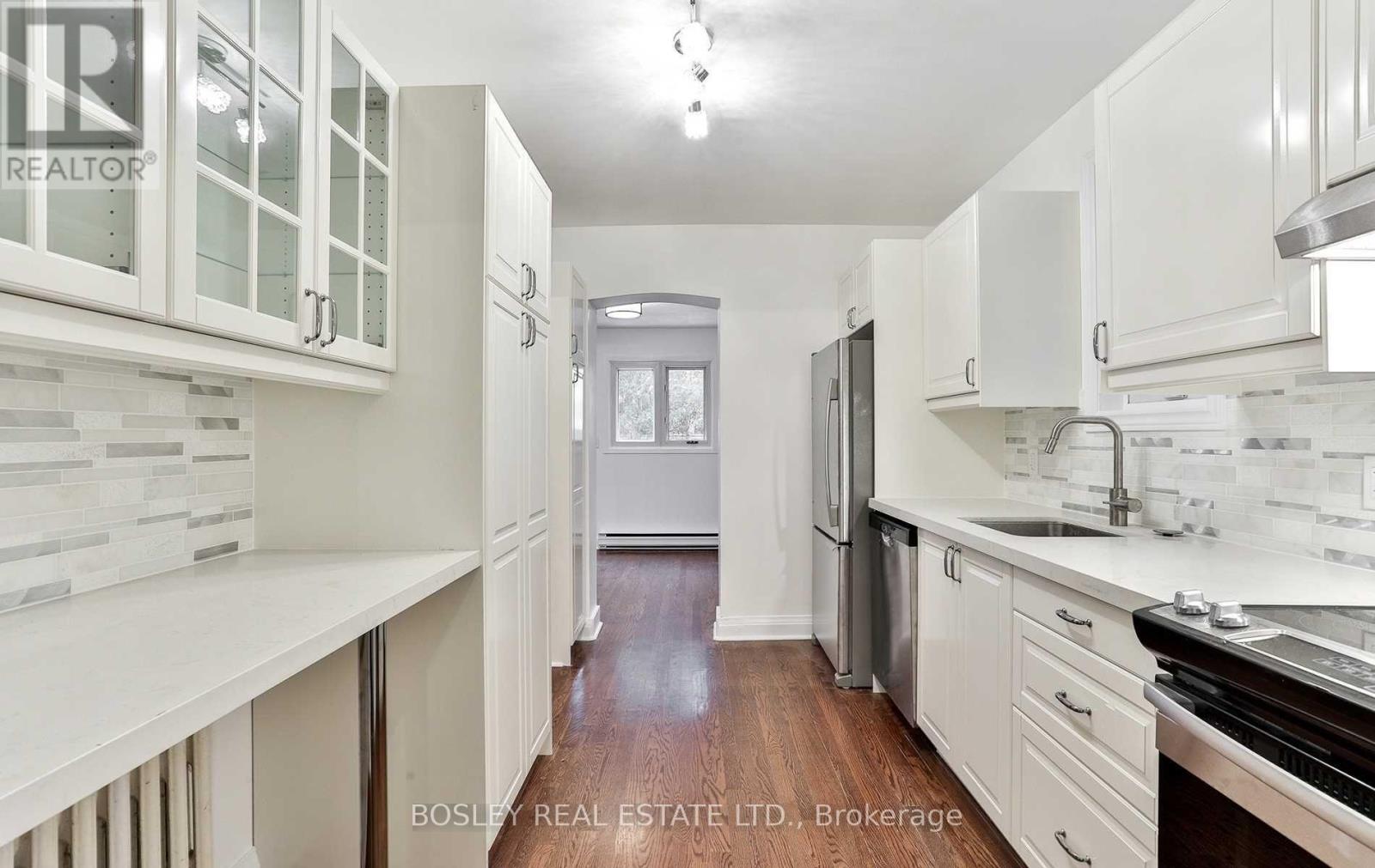 15 Rolph Road, Toronto, Ontario  M4G 3M5 - Photo 10 - C12934020