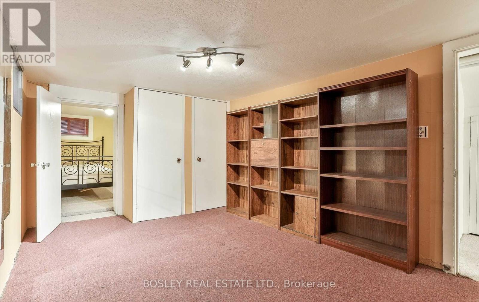 15 Rolph Road, Toronto, Ontario  M4G 3M5 - Photo 16 - C12934020