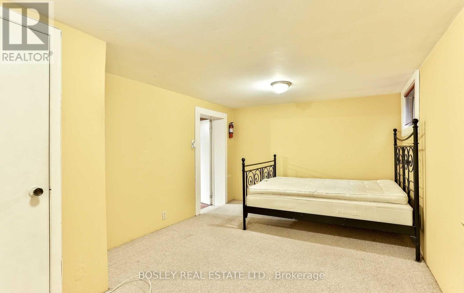 15 Rolph Road, Toronto, Ontario  M4G 3M5 - Photo 17 - C12934020