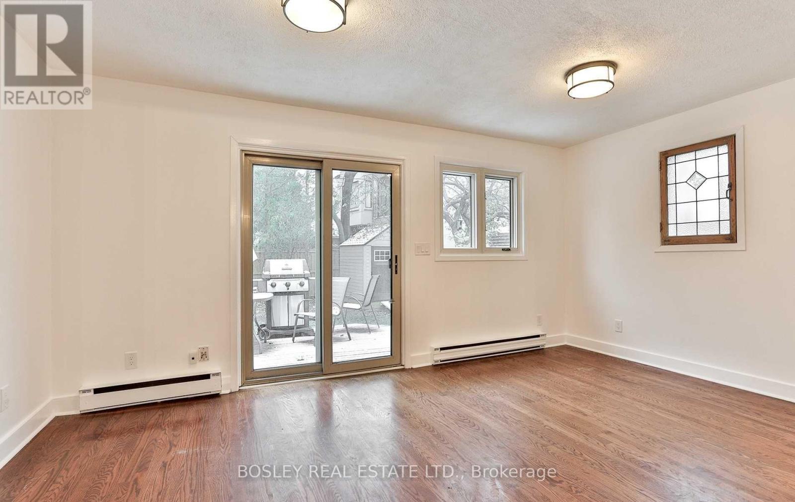 15 Rolph Road, Toronto, Ontario  M4G 3M5 - Photo 6 - C12934020