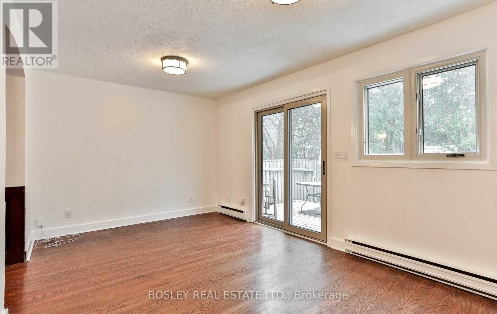 15 Rolph Road, Toronto, Ontario  M4G 3M5 - Photo 7 - C12934020