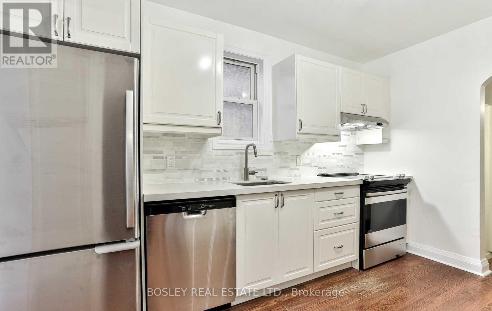 15 Rolph Road, Toronto, Ontario  M4G 3M5 - Photo 8 - C12934020