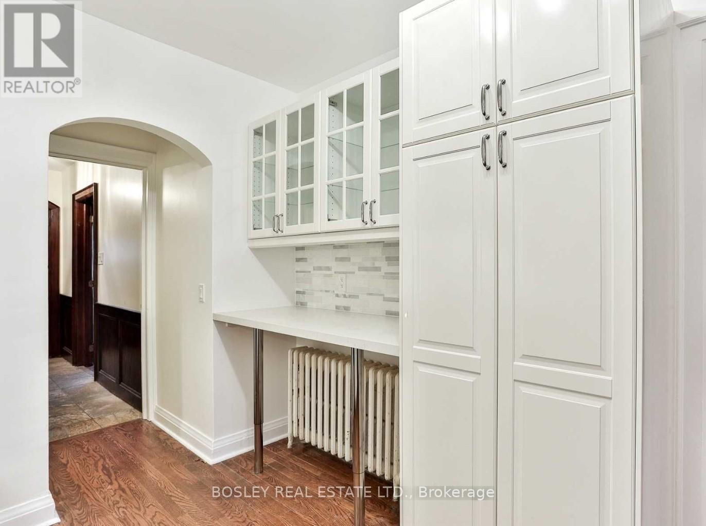 15 Rolph Road, Toronto, Ontario  M4G 3M5 - Photo 9 - C12934020