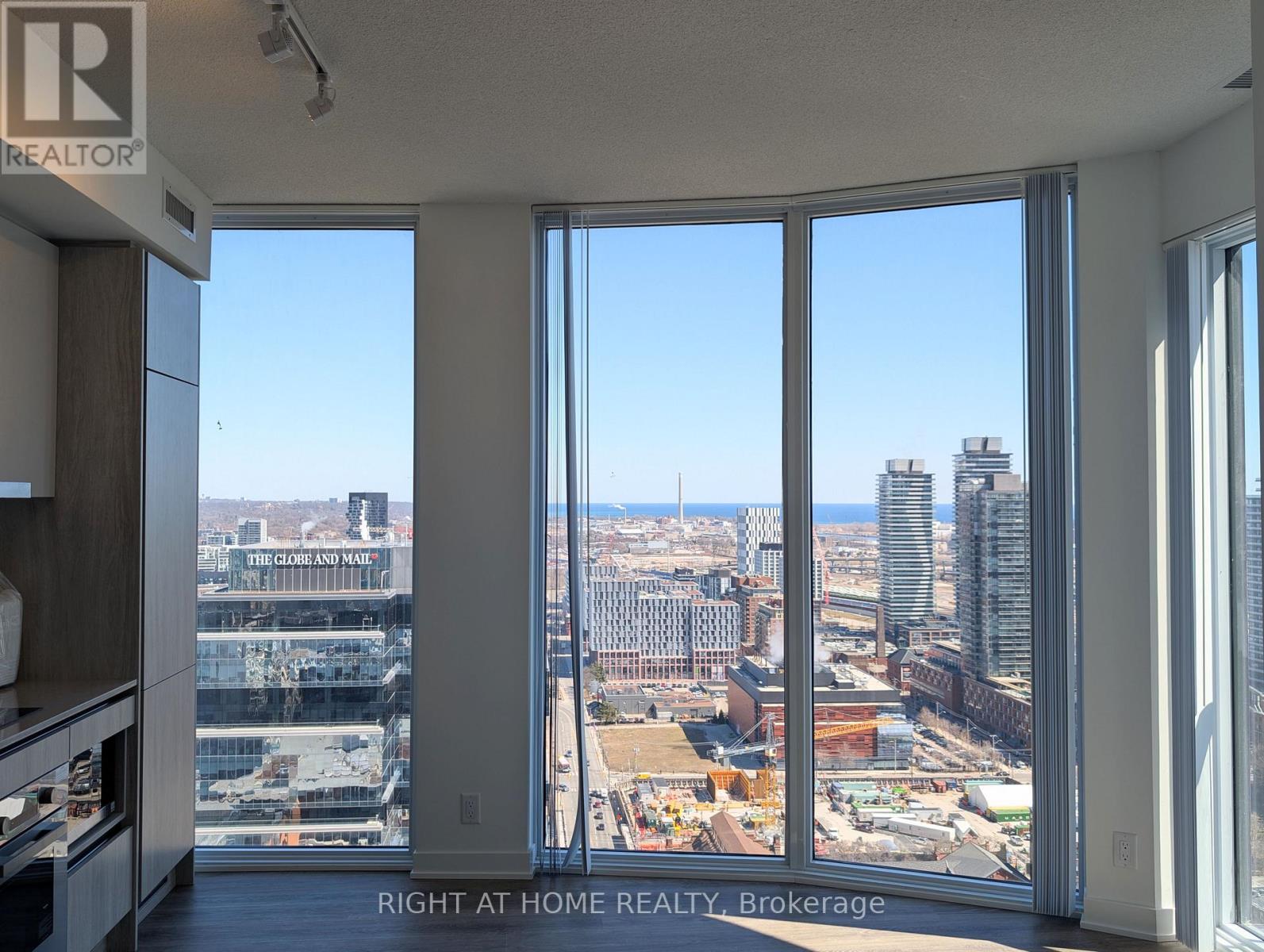 3606 - 180 Front Street SE, Toronto, Ontario  M5A 0A9 - Photo 6 - C12934056