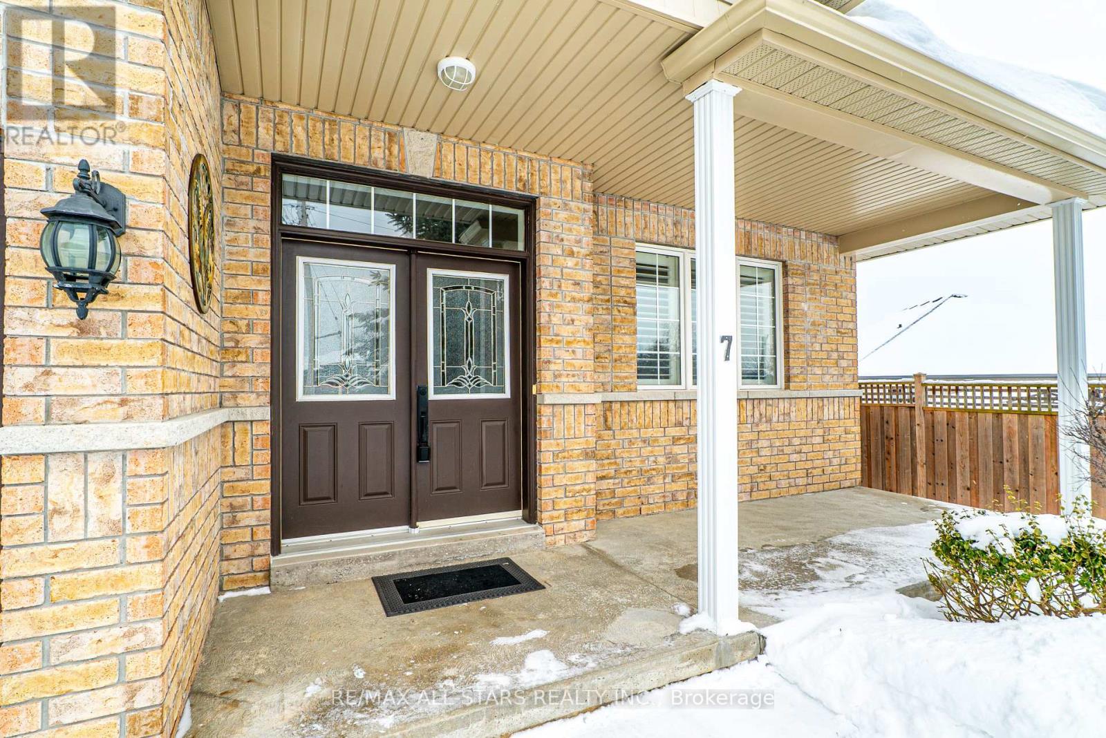 7 Parkside Drive, Kawartha Lakes, Ontario  K9V 5X9 - Photo 4 - X12832812