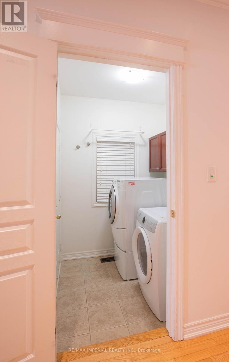 73 Southvale Drive, Vaughan (Patterson), Ontario  L6A 0Y6 - Photo 10 - N12933970