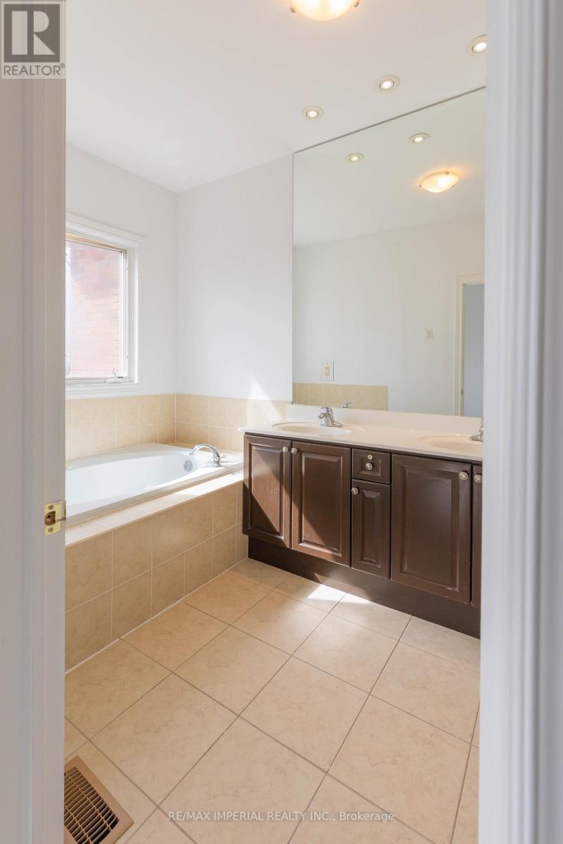 73 Southvale Drive, Vaughan (Patterson), Ontario  L6A 0Y6 - Photo 18 - N12933970