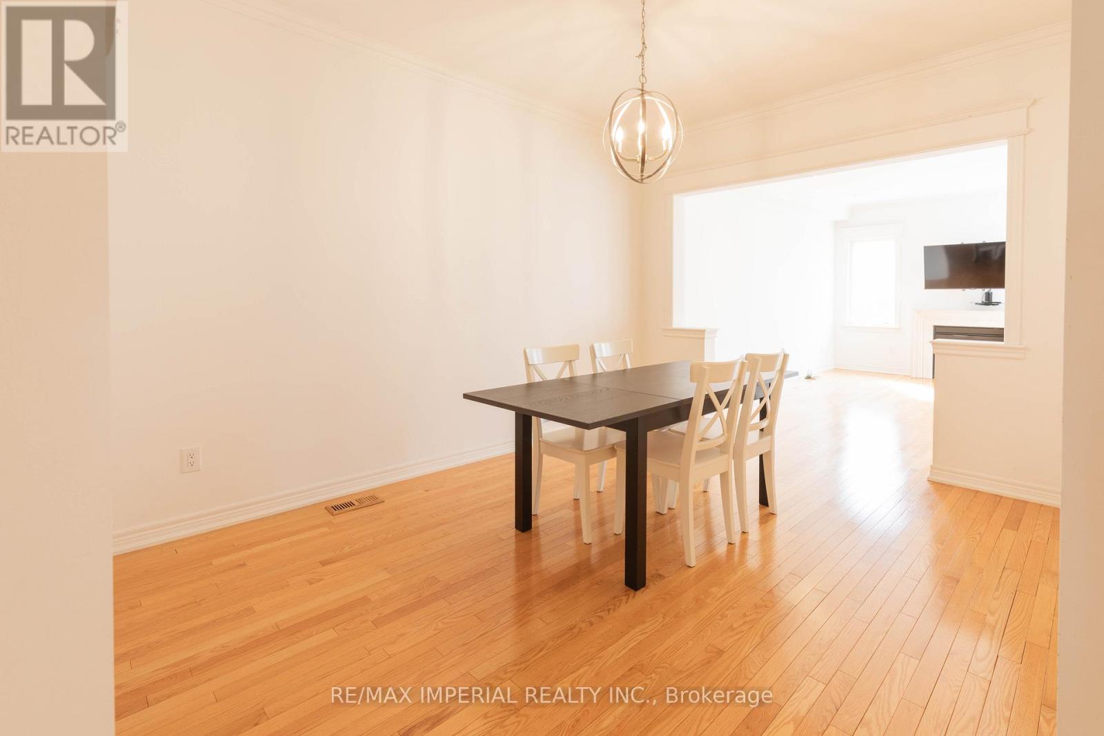 73 Southvale Drive, Vaughan (Patterson), Ontario  L6A 0Y6 - Photo 7 - N12933970