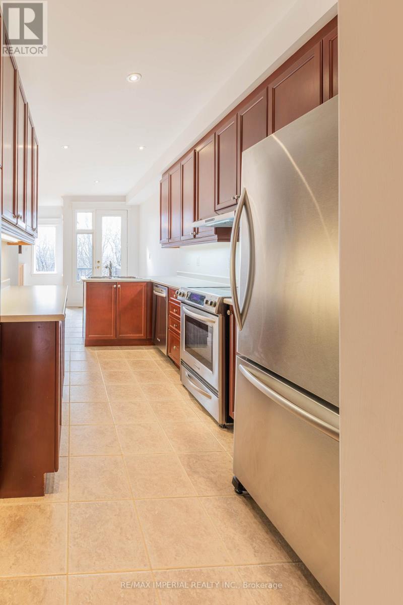 73 Southvale Drive, Vaughan (Patterson), Ontario  L6A 0Y6 - Photo 8 - N12933970